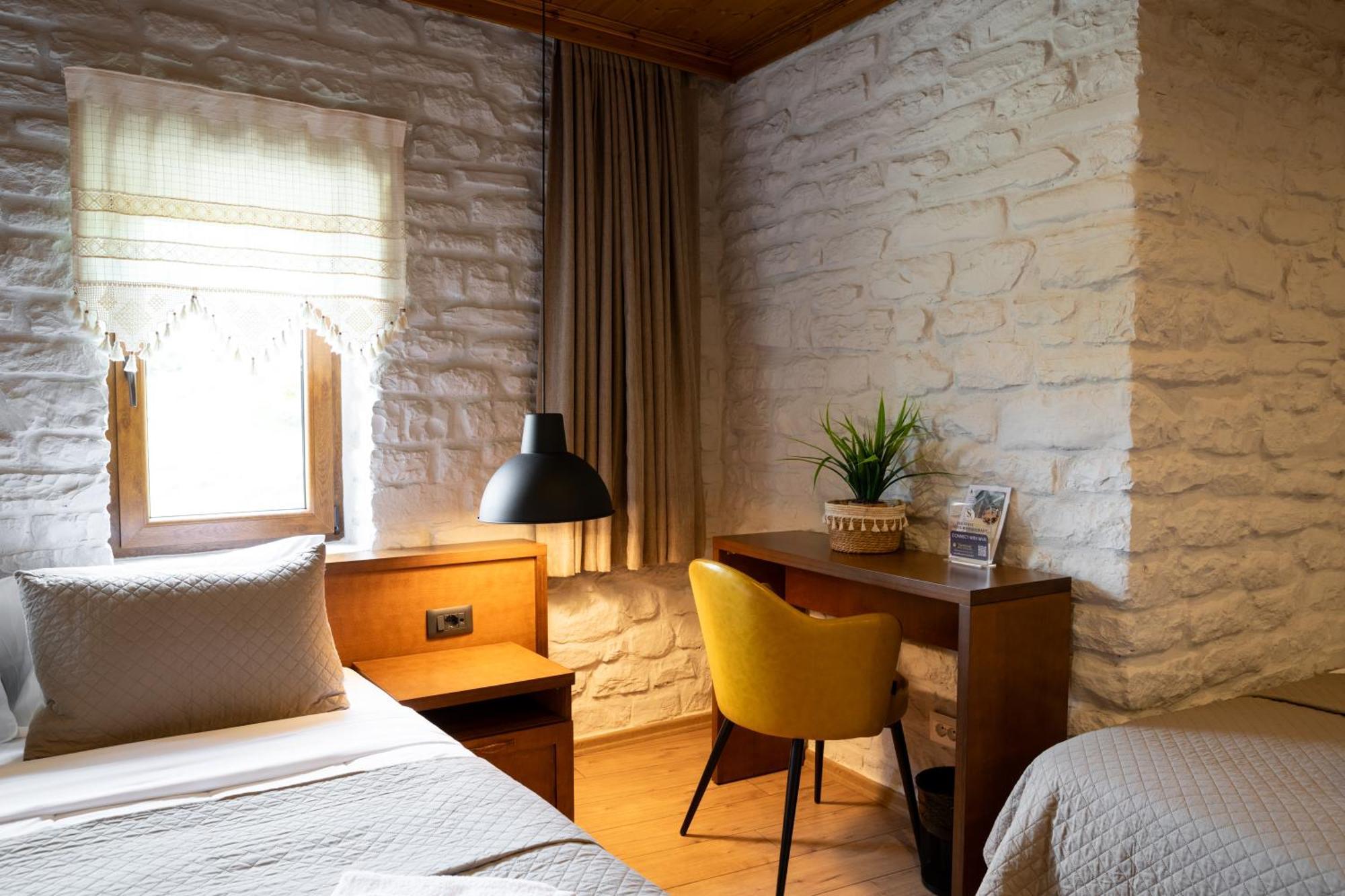The Stone Sky Hotel Gjirokaster Bagian luar foto