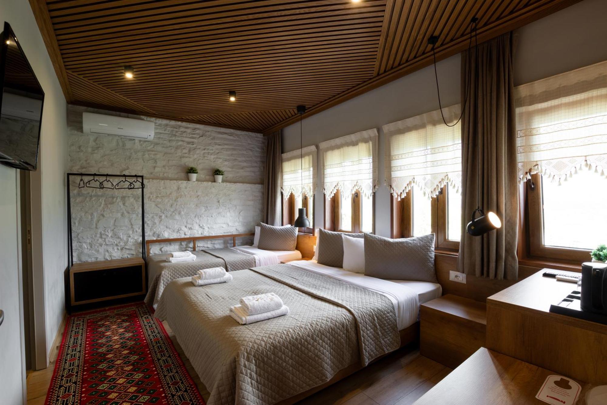 The Stone Sky Hotel Gjirokaster Bagian luar foto