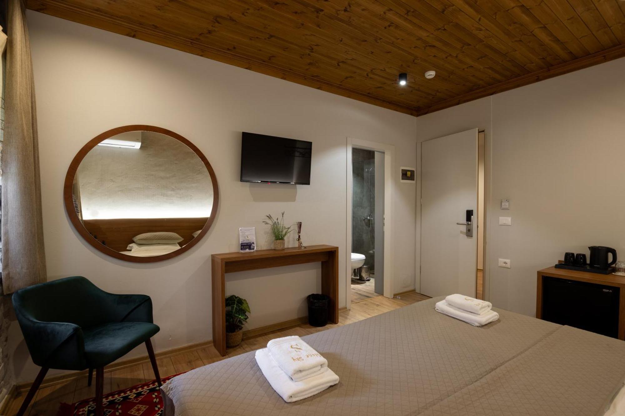 The Stone Sky Hotel Gjirokaster Bagian luar foto