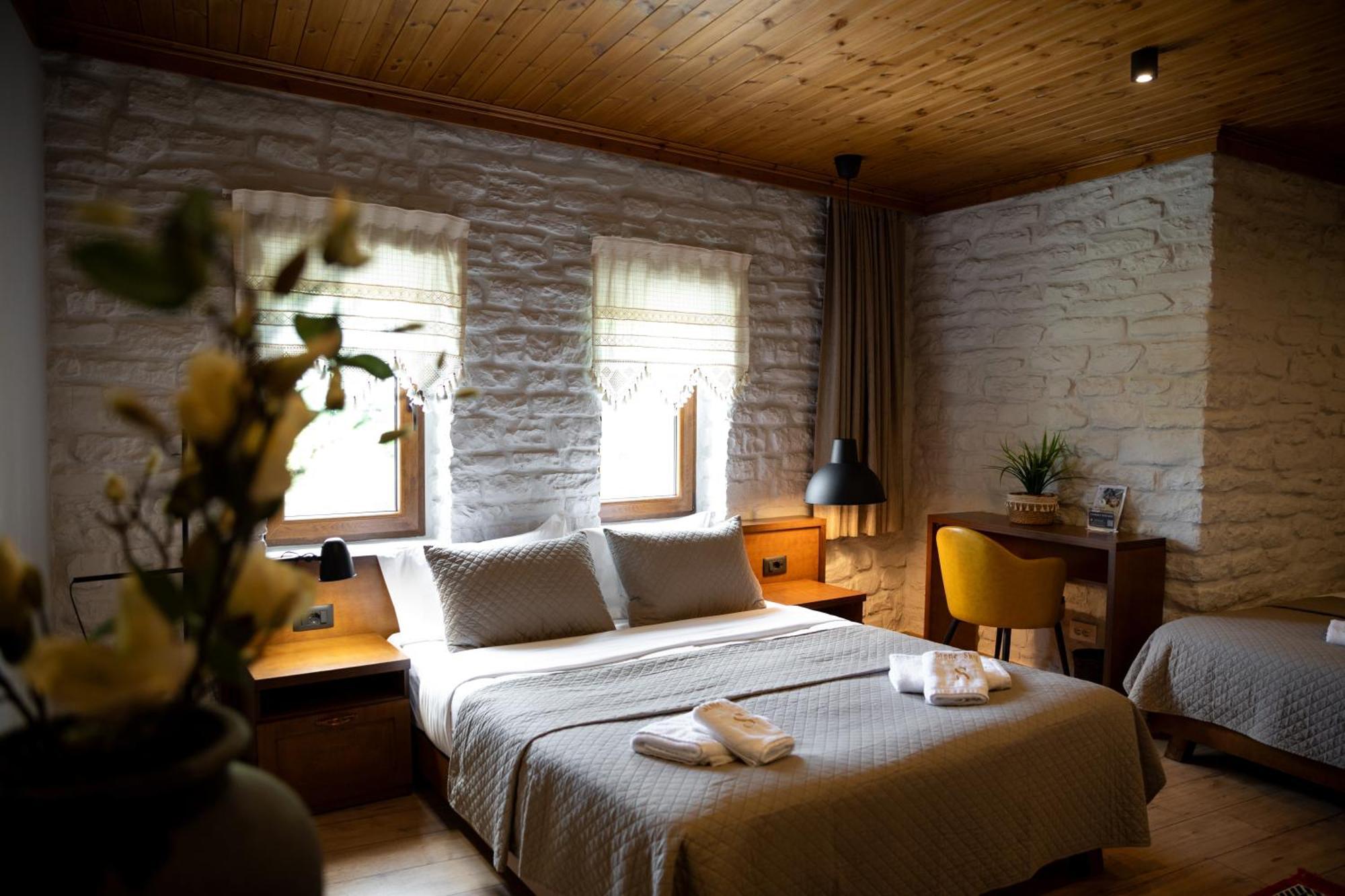 The Stone Sky Hotel Gjirokaster Bagian luar foto