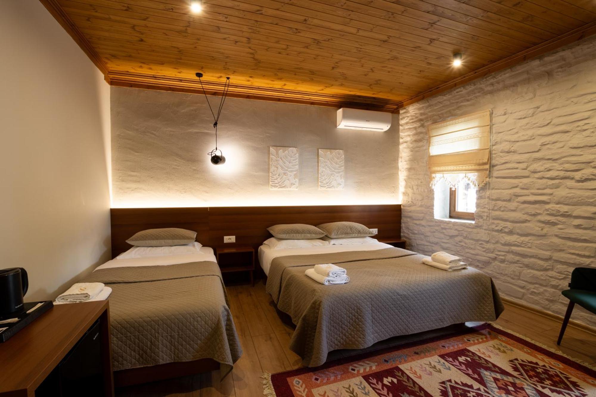 The Stone Sky Hotel Gjirokaster Bagian luar foto